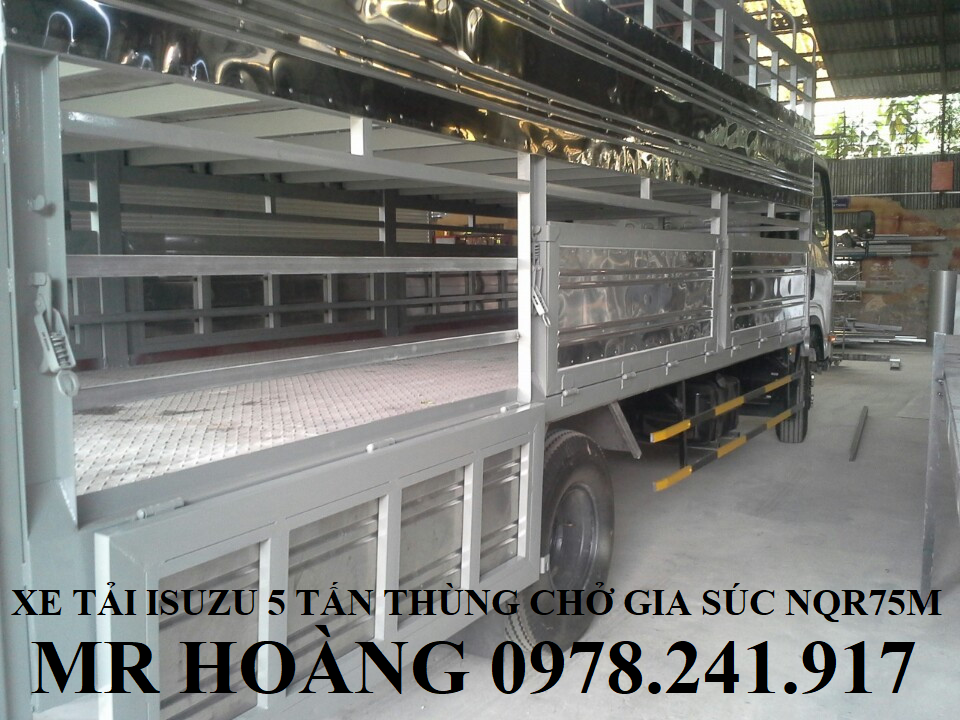 xe tải isuzu 5 tấn nqr75m thùng chở gia súc