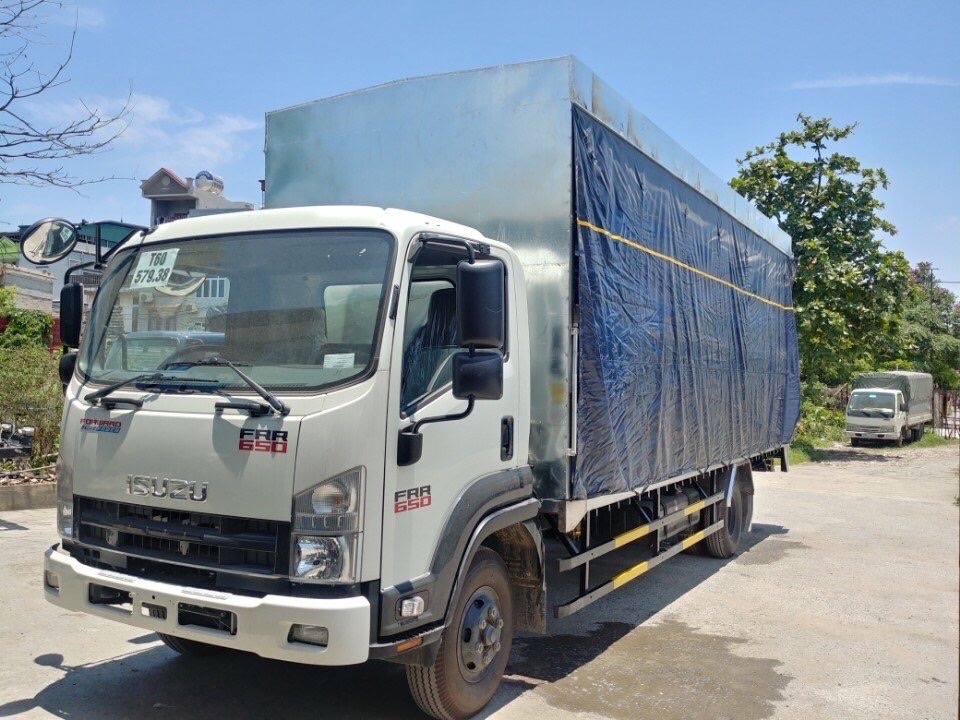 isuzu 5.2 tấn frr90q thùng chở xe máy