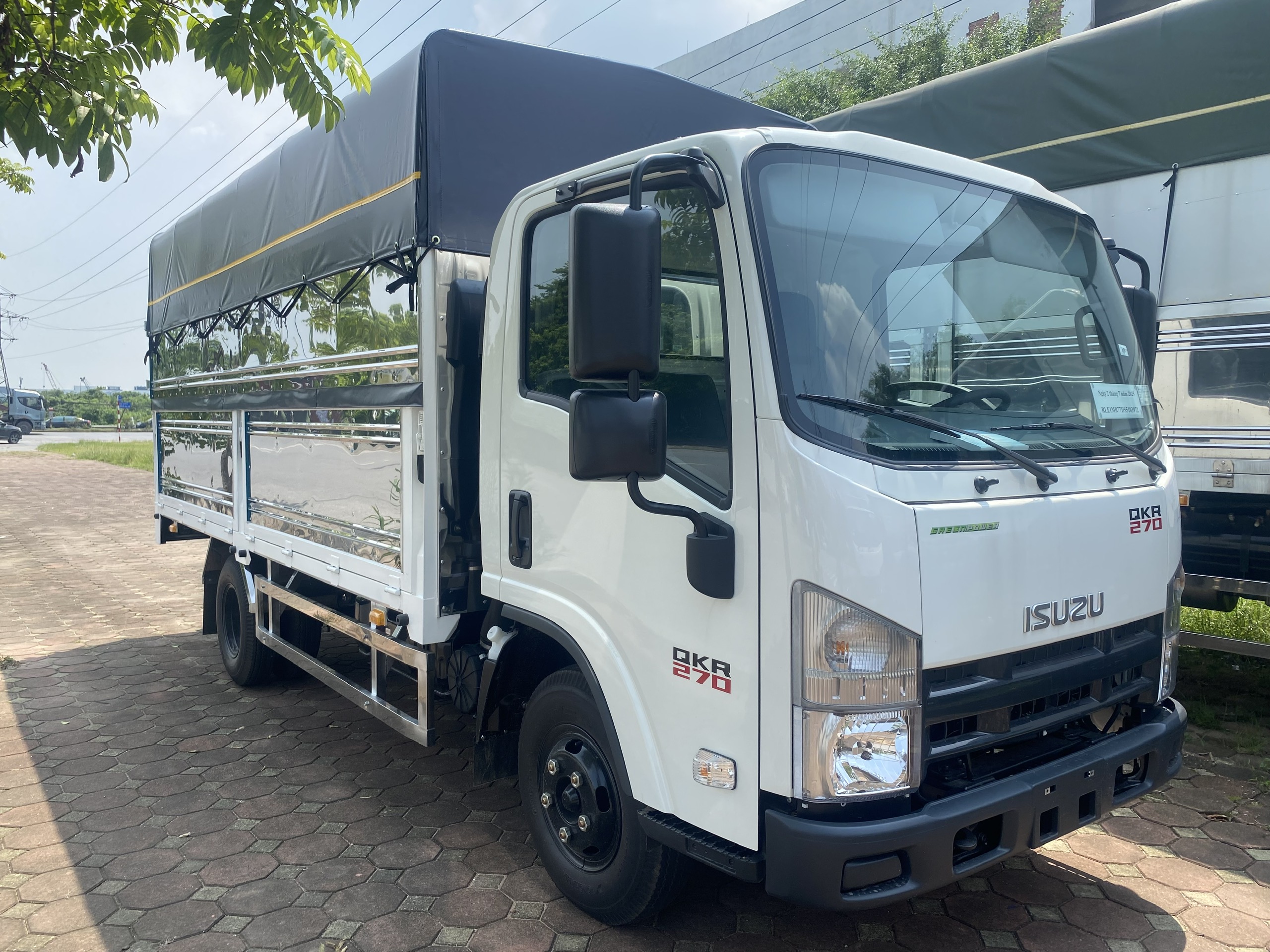 xe tải isuzu qkr270 thùng bạt
