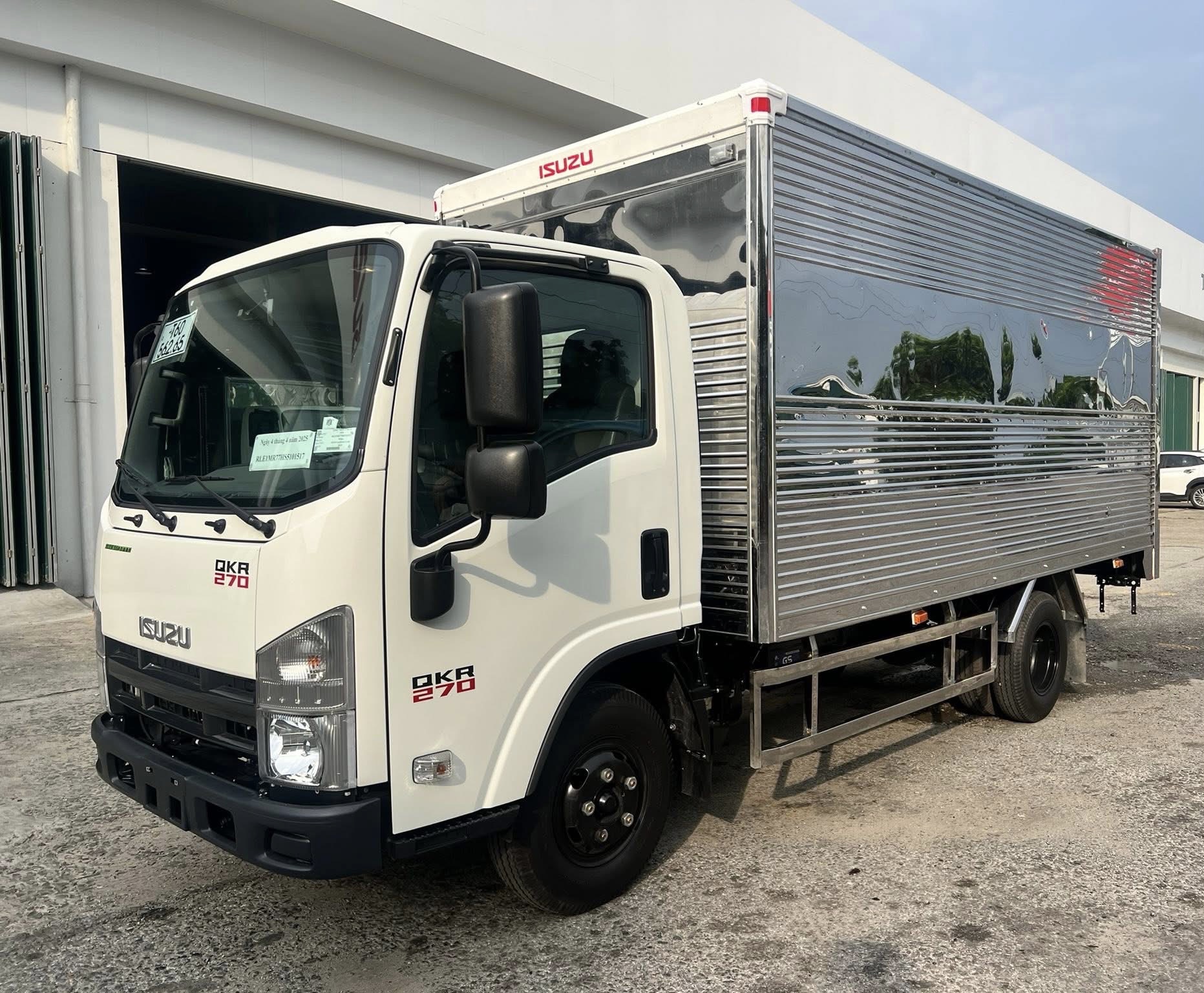 xe tải isuzu qkr270 thùng kín